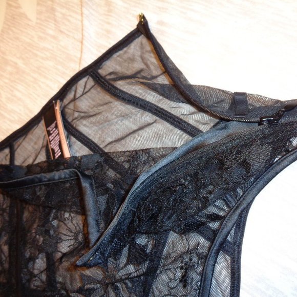 Victoria's Secret Embroidered High Waist Cheeky Black Lace Panty Size Small NWT - Picture 5 of 9